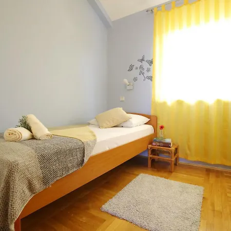 Holiday Emi Vikendica